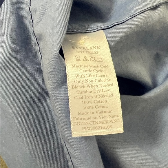 Everlane Ruffle Shoulder Mock Neck Blouse Top NWT Size 2 Light Blue Office - Picture 9 of 10